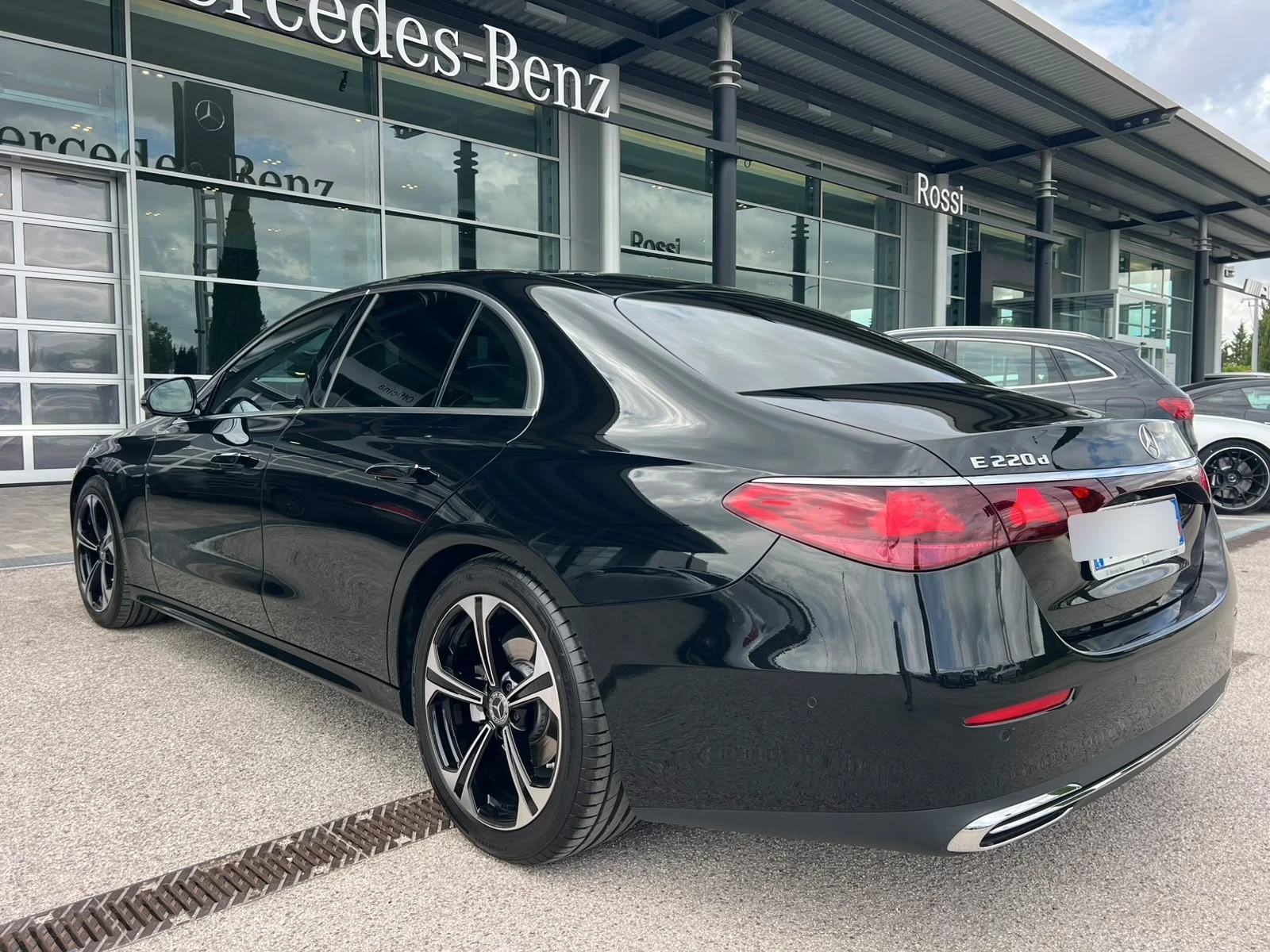 Mercedes-Benz E 220 d Mild hybrid Exclusive Premium Plus, снимка 4 - Автомобили и джипове - 54838507
