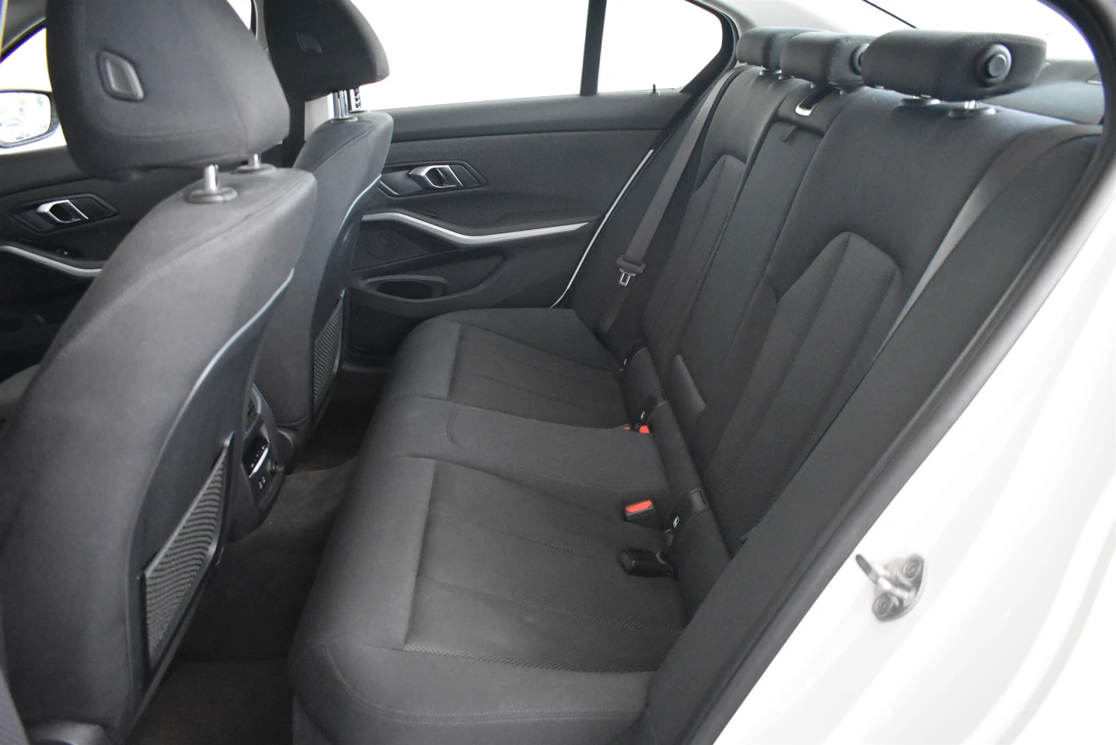 BMW 330 xDrive Седан, снимка 7 - Автомобили и джипове - 54856164