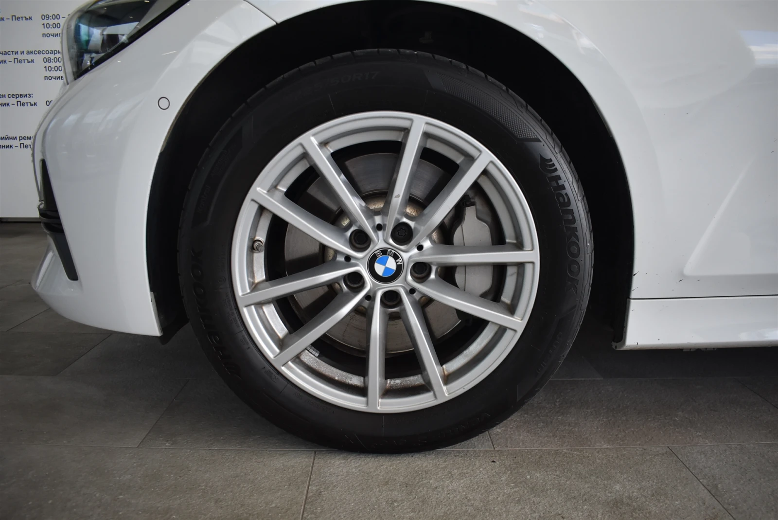 BMW 330 xDrive Седан, снимка 5 - Автомобили и джипове - 54856164