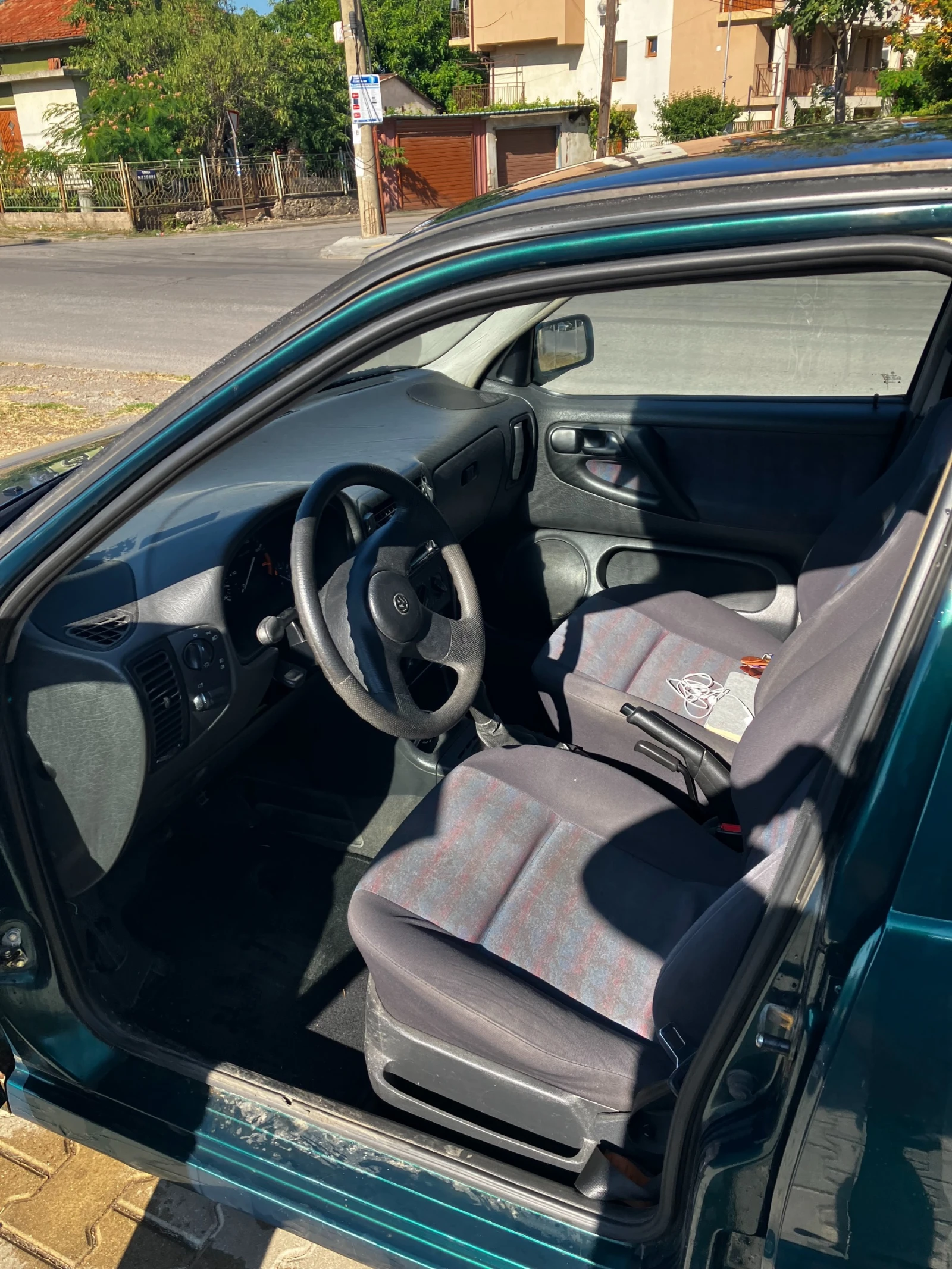 VW Polo 1.6, Климатик, Газов инжекцион, снимка 4 - Автомобили и джипове - 55405333