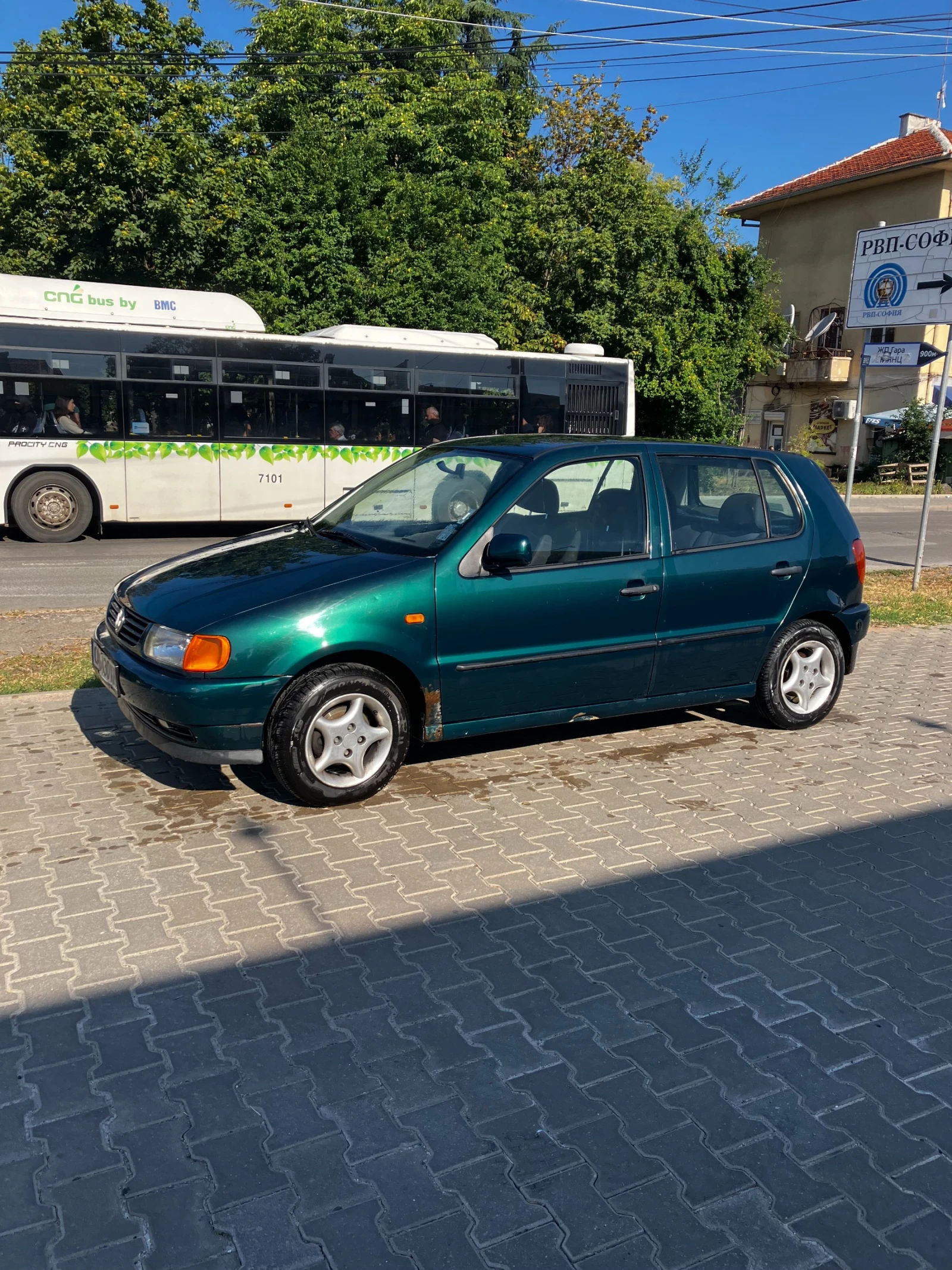 VW Polo 1.6, Климатик, Газов инжекцион, снимка 2 - Автомобили и джипове - 55405333