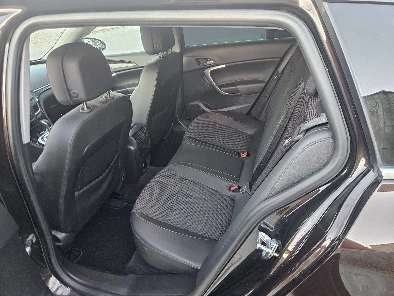 Opel Insignia 2.0TDI SPORT, снимка 14 - Автомобили и джипове - 56012104