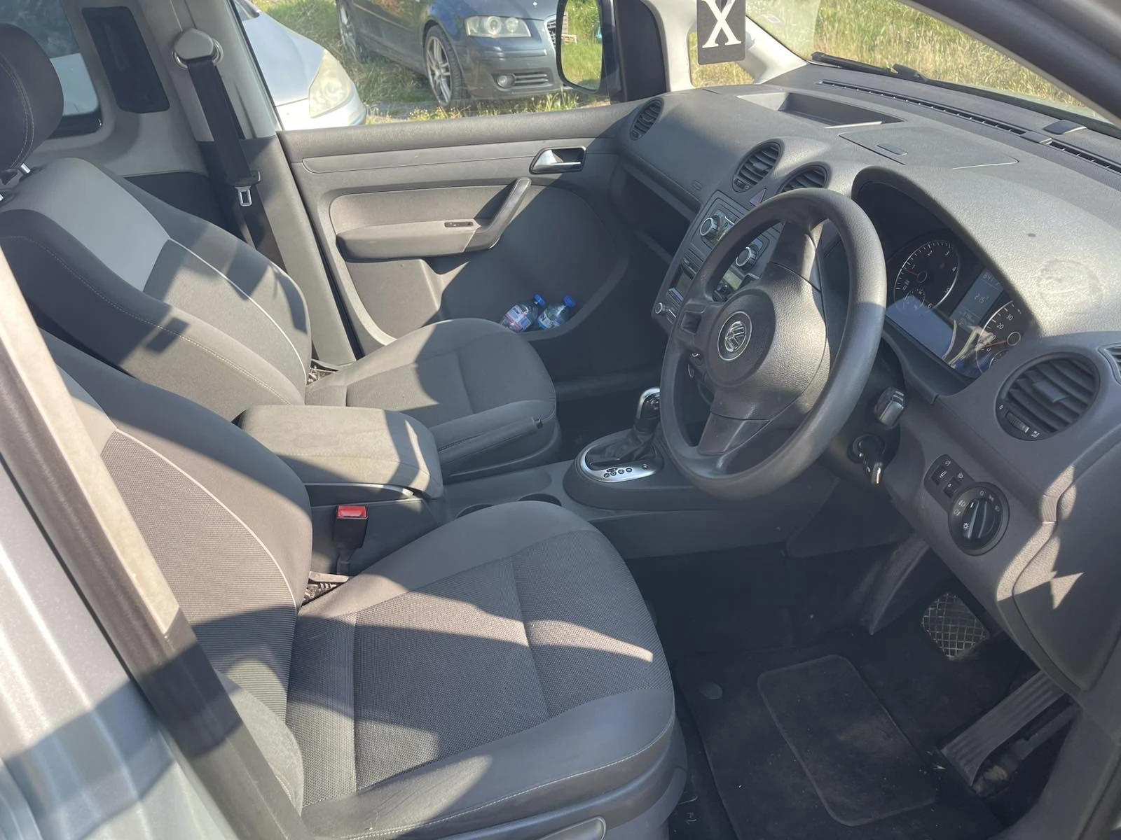 VW Caddy 1.6TDI, 105кс., 2014г., MAXI, АВТОМАТИК, снимка 8 - Автомобили и джипове - 56151315