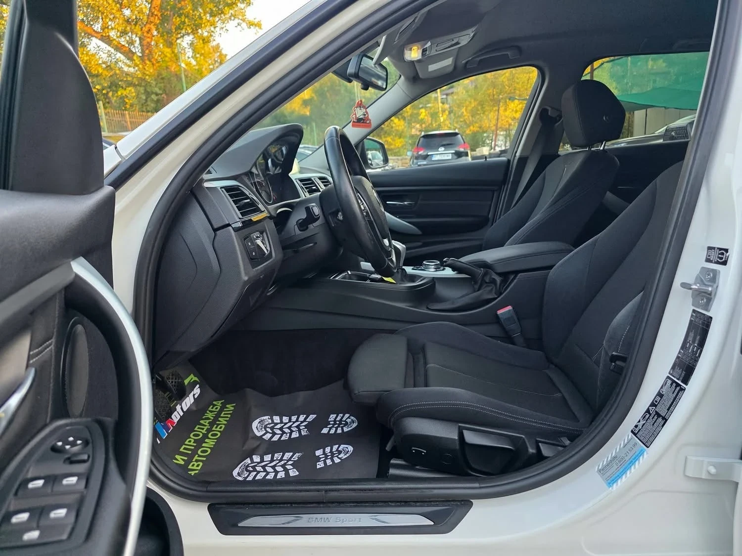 BMW 318 318XD 143K.C. / SPORT / НАВИ / КАМЕРА /КЛИМАТРОНИК, снимка 8 - Автомобили и джипове - 56188884