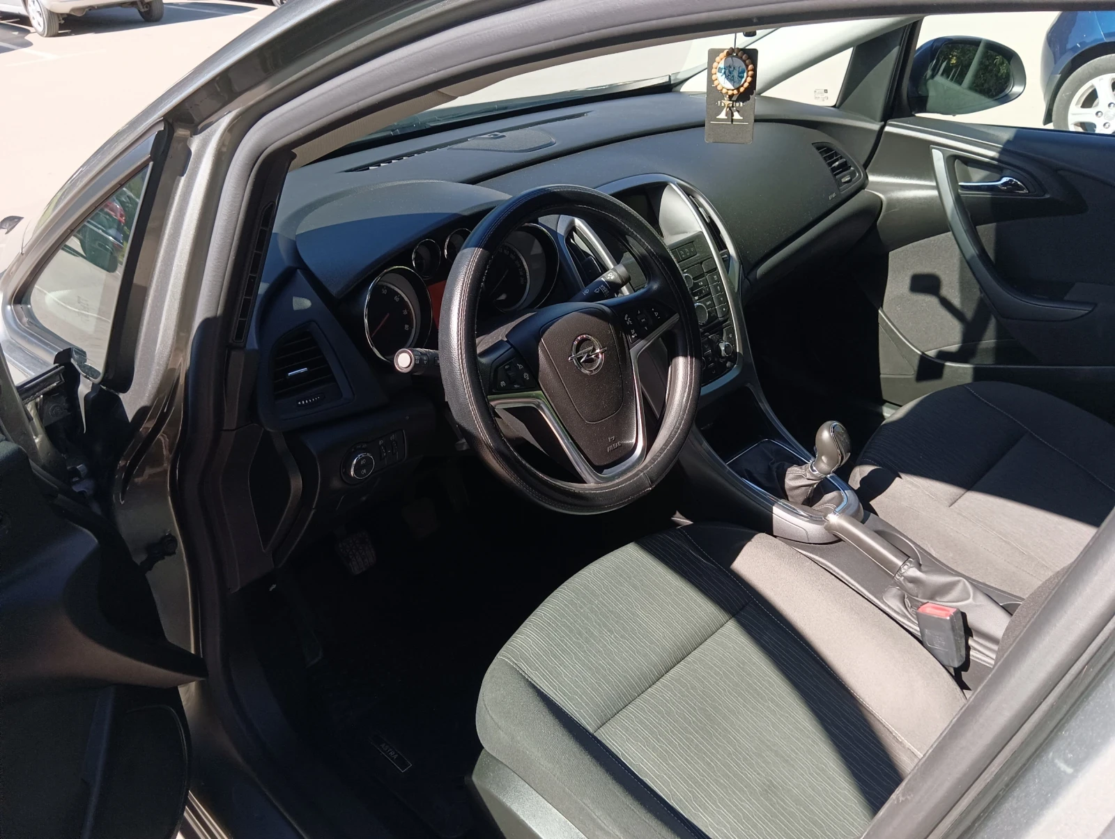 Opel Astra 1.4T 140k.c., снимка 11 - Автомобили и джипове - 56345705