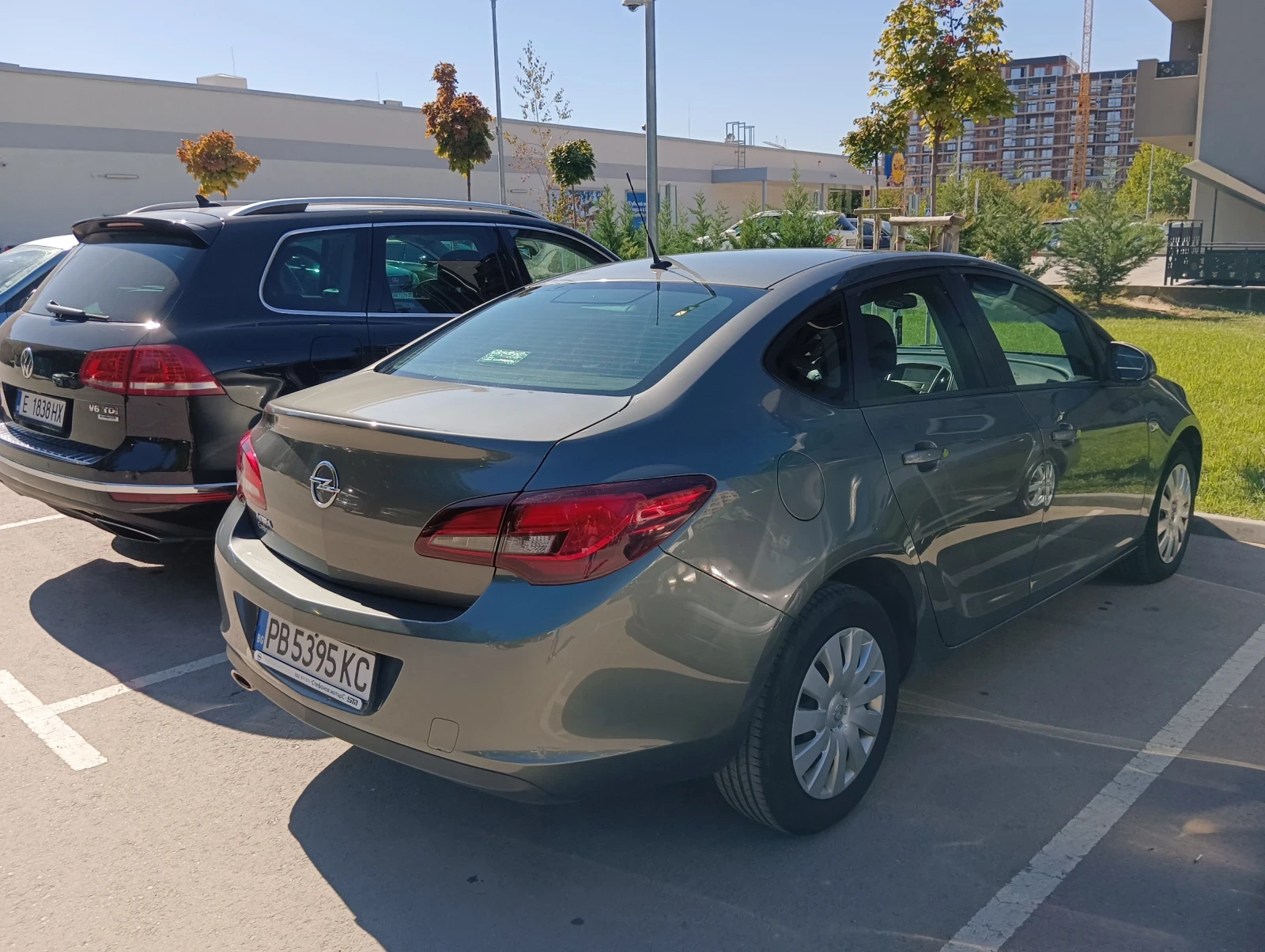 Opel Astra 1.4T 140k.c., снимка 6 - Автомобили и джипове - 56345705