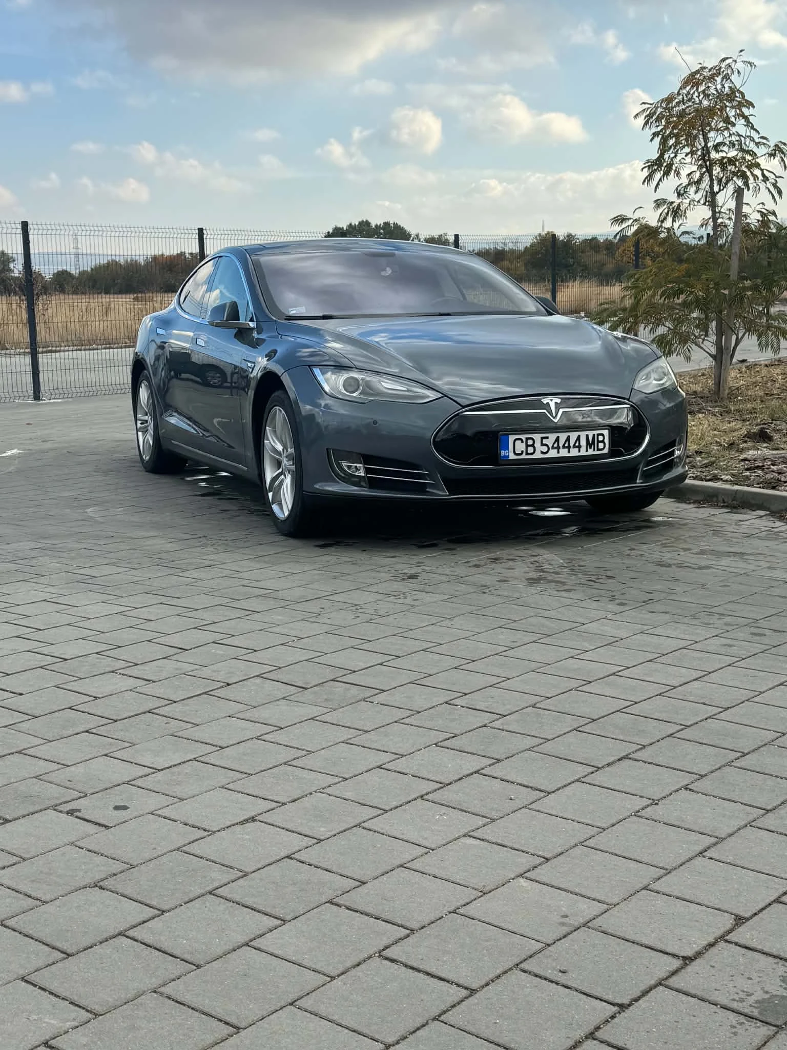Tesla Model S 85