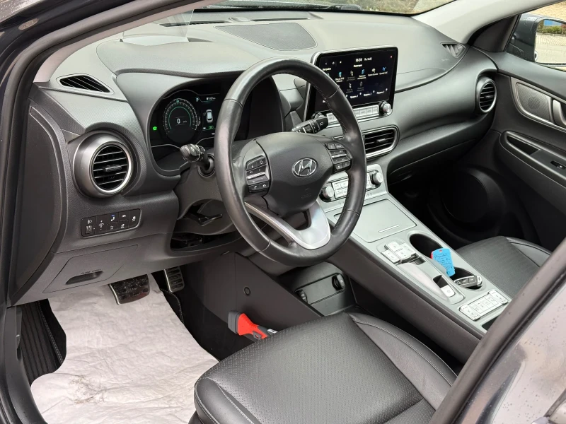 Hyundai Kona Premium 64 KWh 204 hp Bluelink SOH100%, снимка 10 - Автомобили и джипове - 53501724
