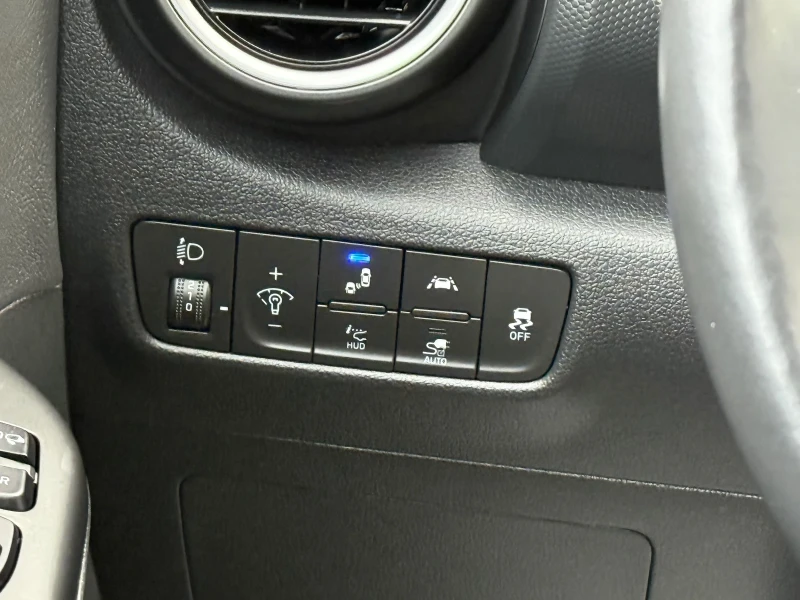 Hyundai Kona Premium 64 KWh 204 hp Bluelink SOH100%, снимка 13 - Автомобили и джипове - 53501724