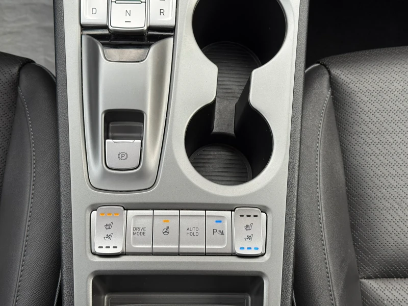 Hyundai Kona Premium 64 KWh 204 hp Bluelink SOH100%, снимка 12 - Автомобили и джипове - 53501724