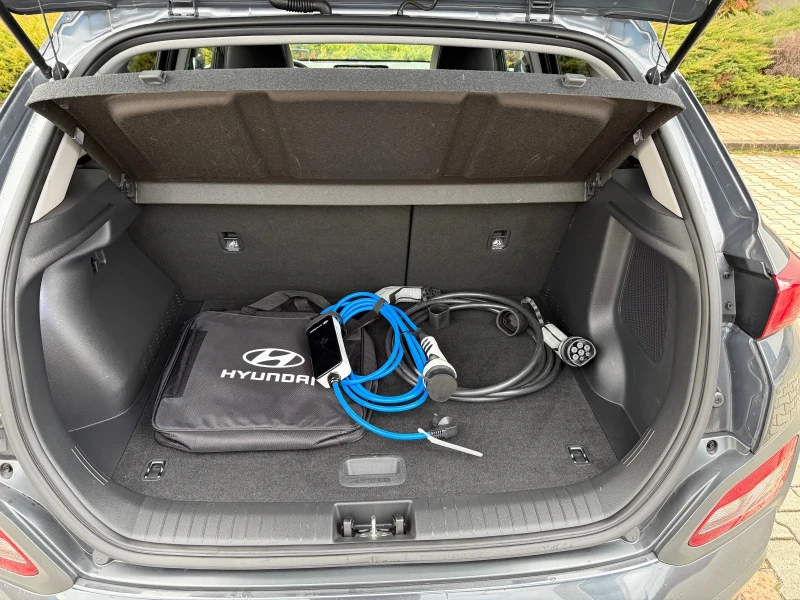 Hyundai Kona Premium 64 KWh 204 hp Bluelink SOH100%, снимка 17 - Автомобили и джипове - 53501724