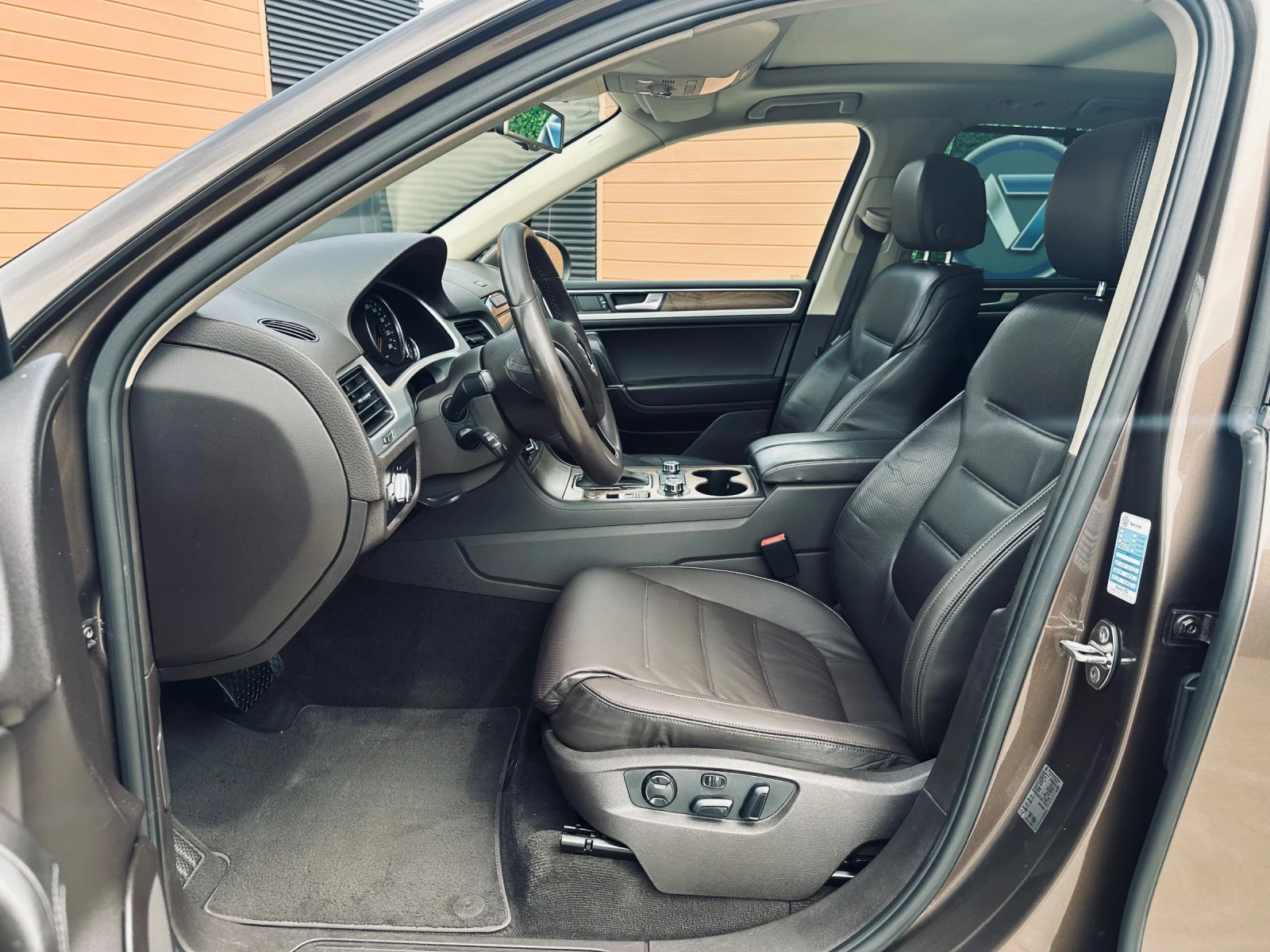 VW Touareg 3.0 TDI/Keyless/Navi/Панорама - изображение 8