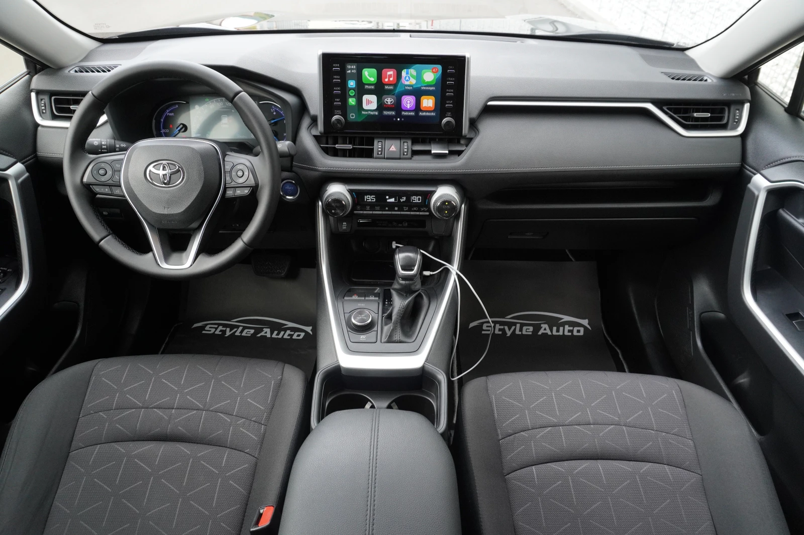 Toyota Rav4 2.5i AWD HYBRID-КАТО НОВА! - изображение 10