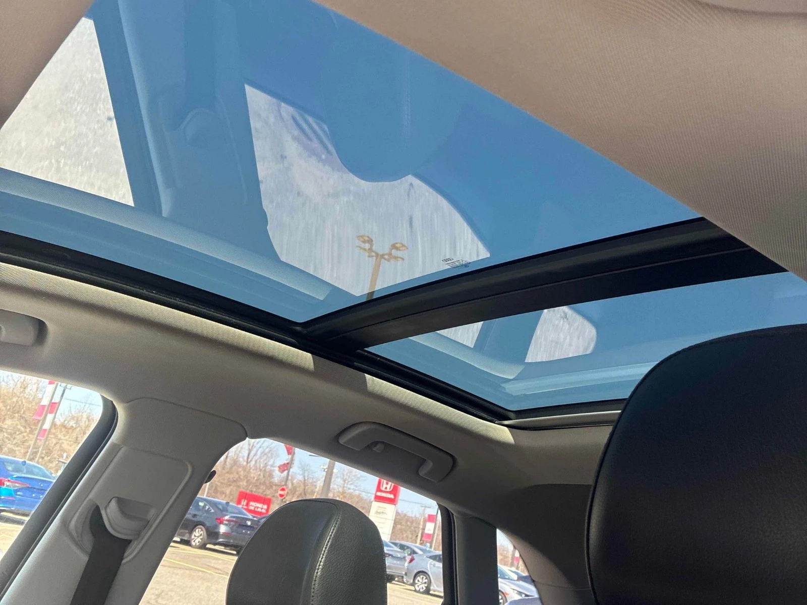 Audi Q3 Komfort* АвтоКредит* (ЦЕНА ДО БГ), снимка 13 - Автомобили и джипове - 54218018