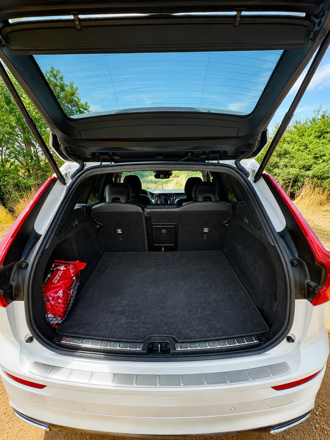 Volvo XC60 Plugin Hybrid T8 R-Design, снимка 8 - Автомобили и джипове - 54959459