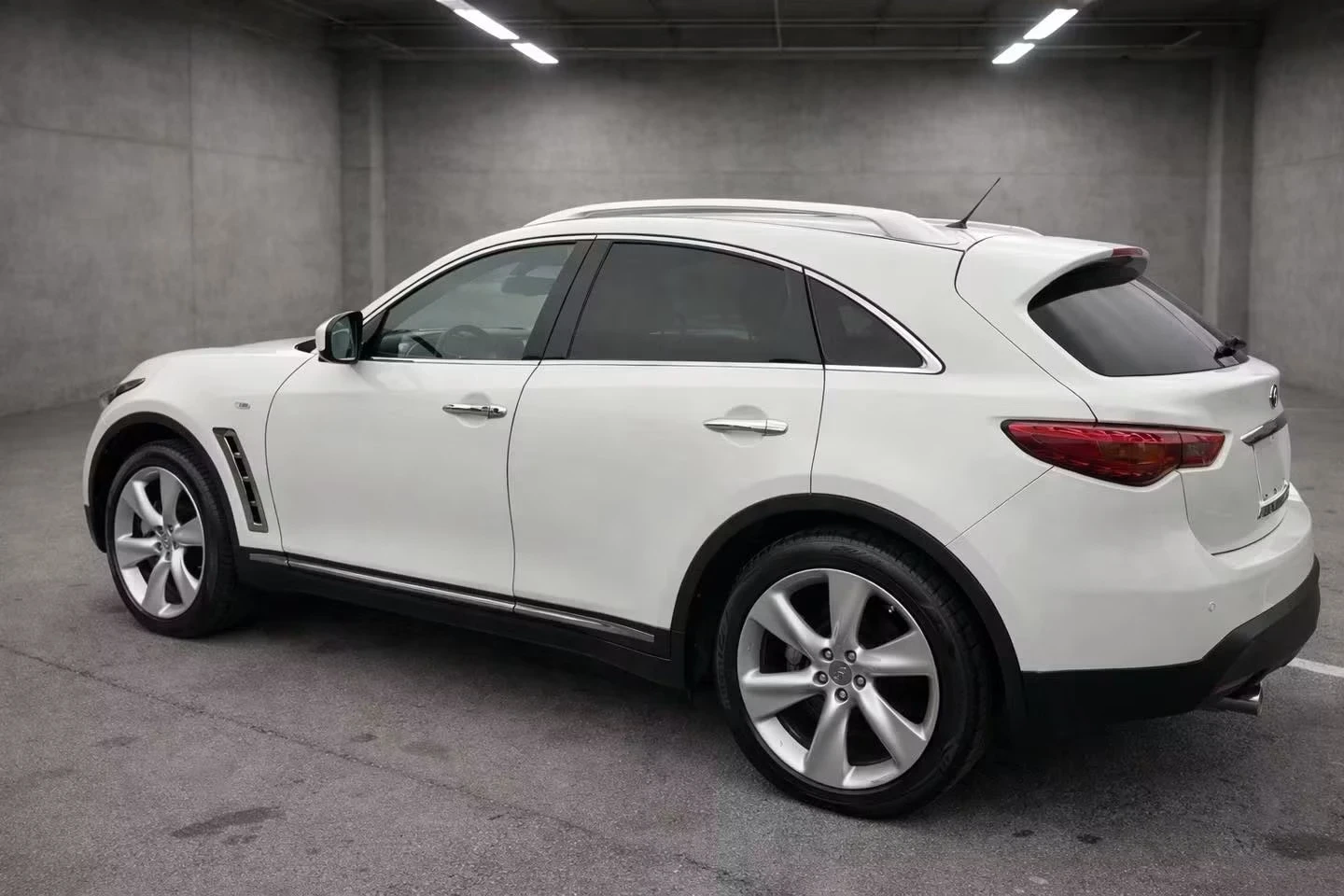 Infiniti QX70, снимка 9 - Автомобили и джипове - 55089309