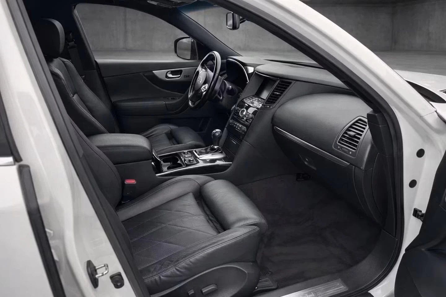Infiniti QX70, снимка 11 - Автомобили и джипове - 55089309