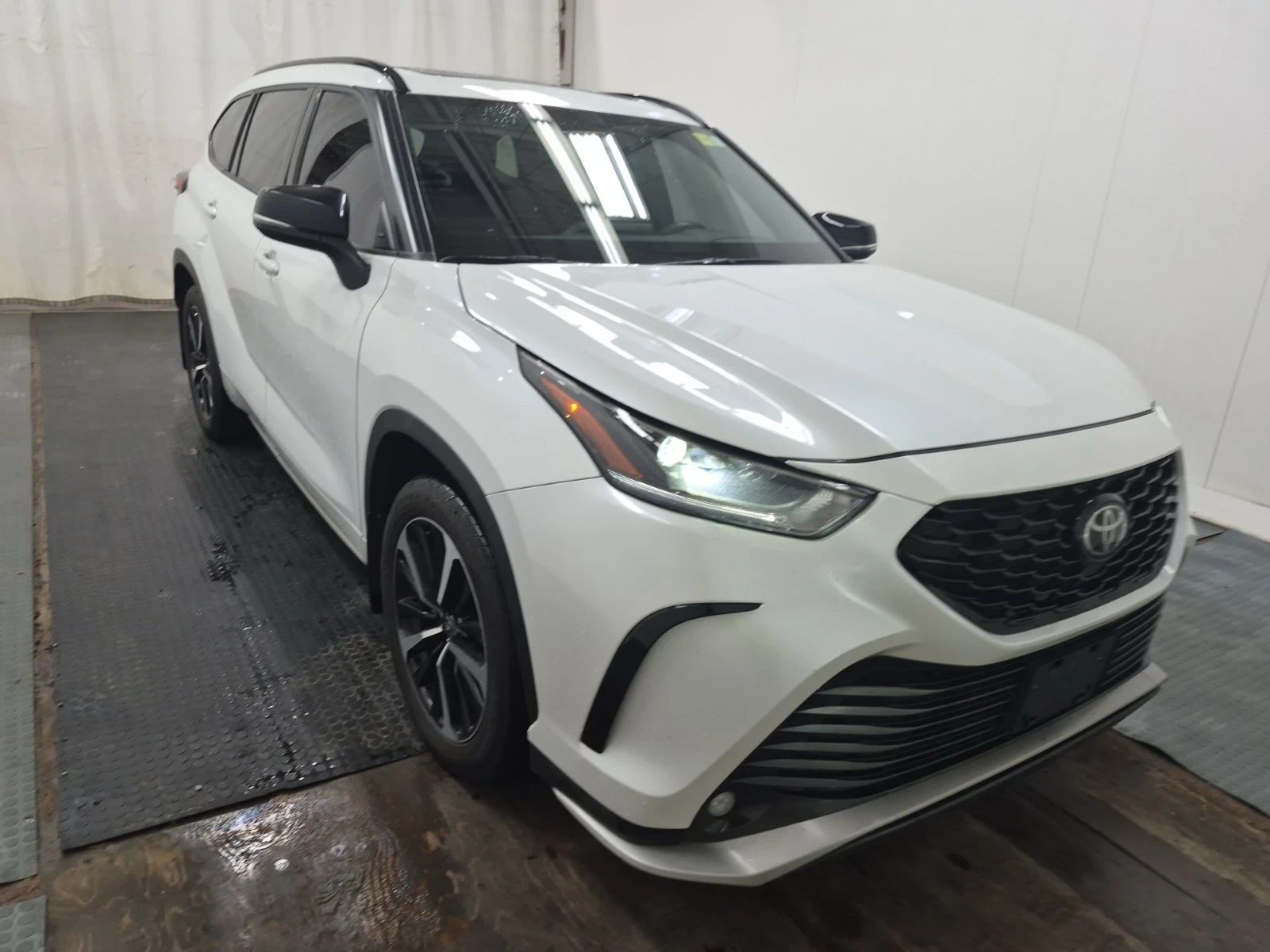 Toyota Highlander XSE* Back cam* Pano* 4x4* 0бдух* Blind Spot * , снимка 3 - Автомобили и джипове - 55978764