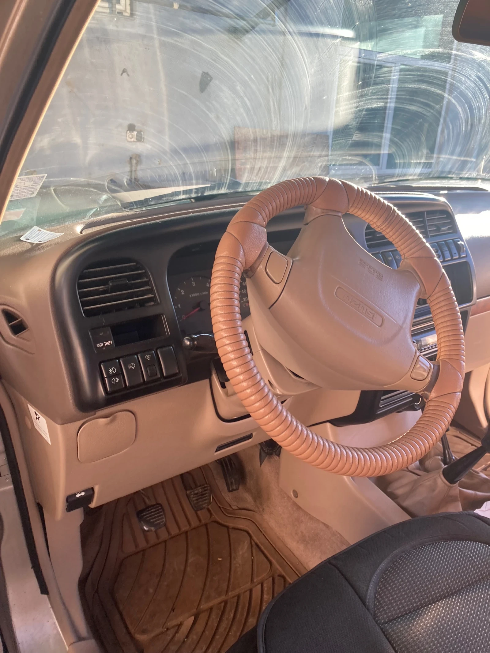 Isuzu Trooper Исузо, снимка 3 - Автомобили и джипове - 56075453