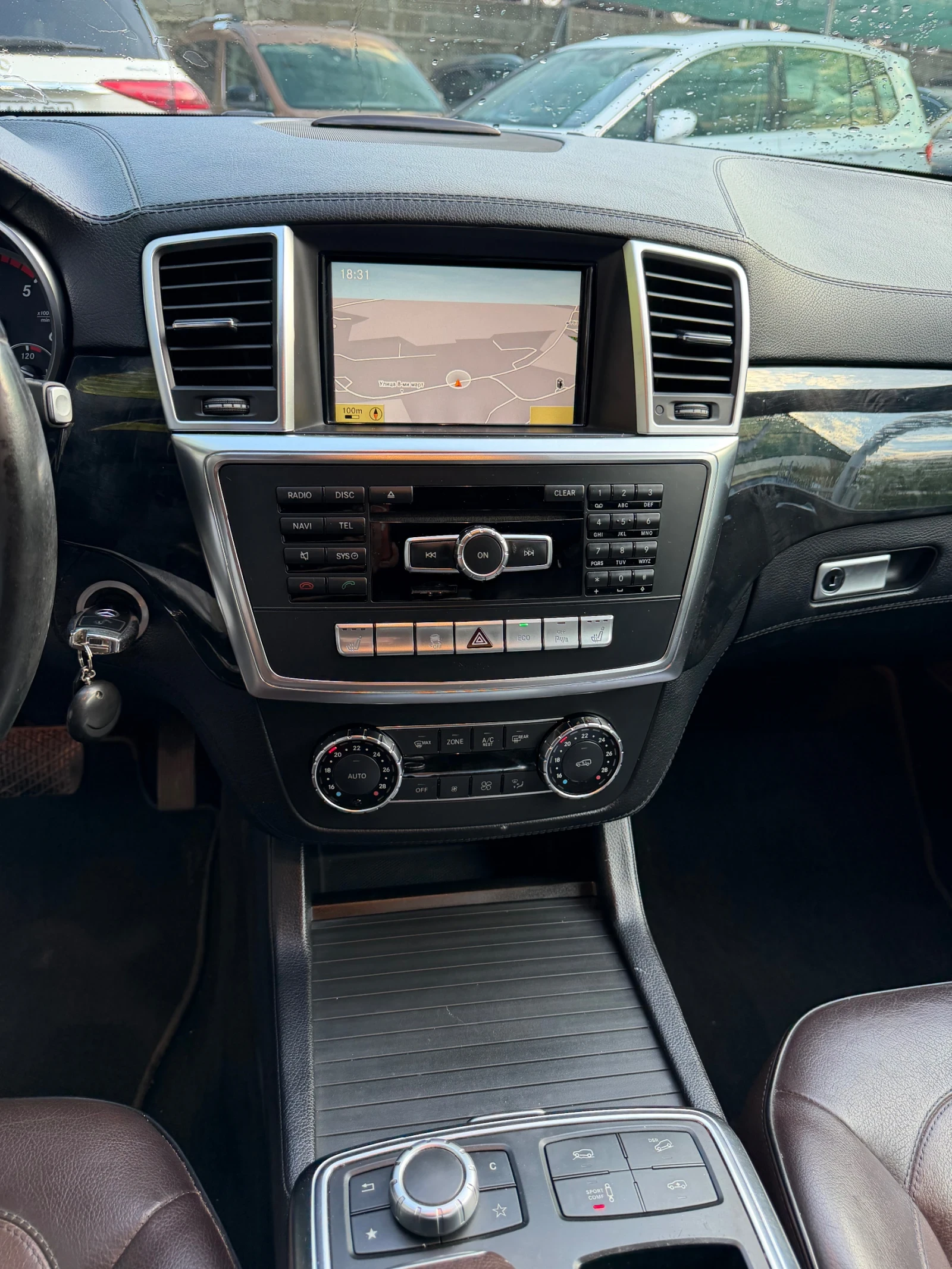 Mercedes-Benz ML 350 CDI* Bluetec* Ambient* Nappa, снимка 8 - Автомобили и джипове - 56106337
