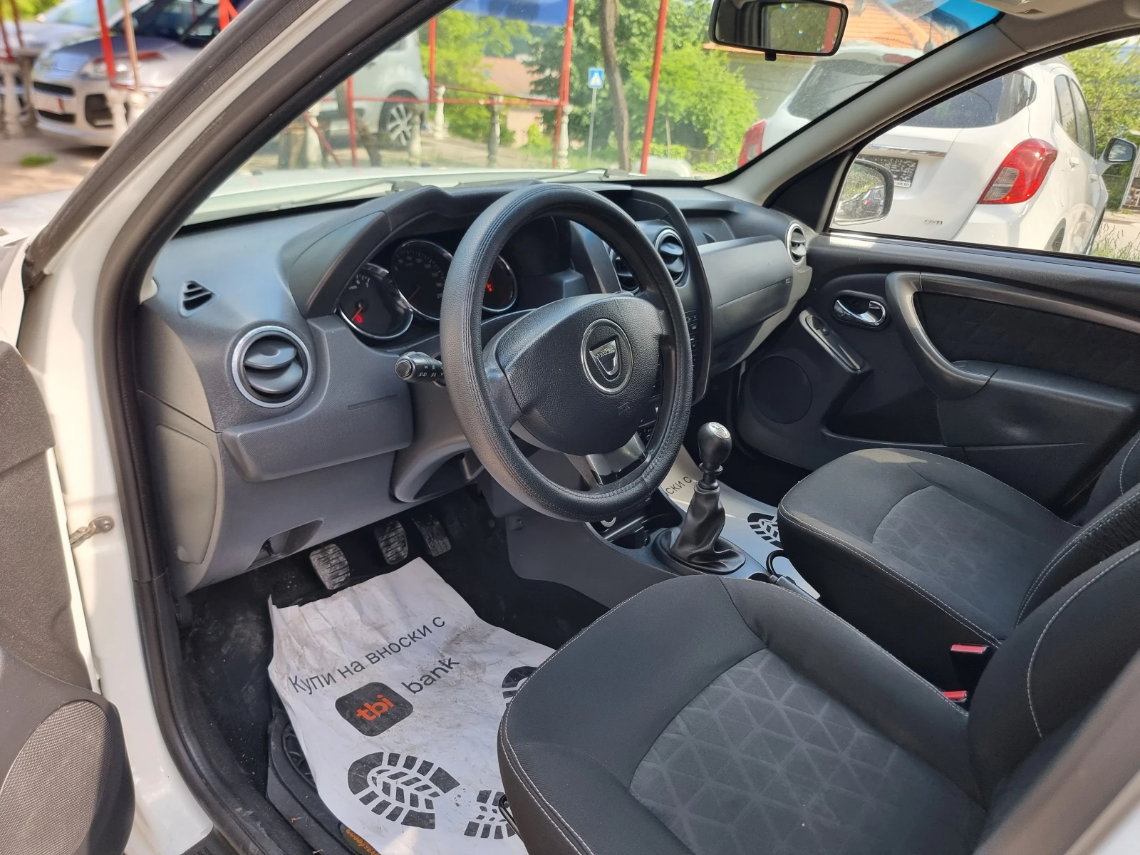 Dacia Duster 1.5dci* 4X4* , снимка 8 - Автомобили и джипове - 56160972
