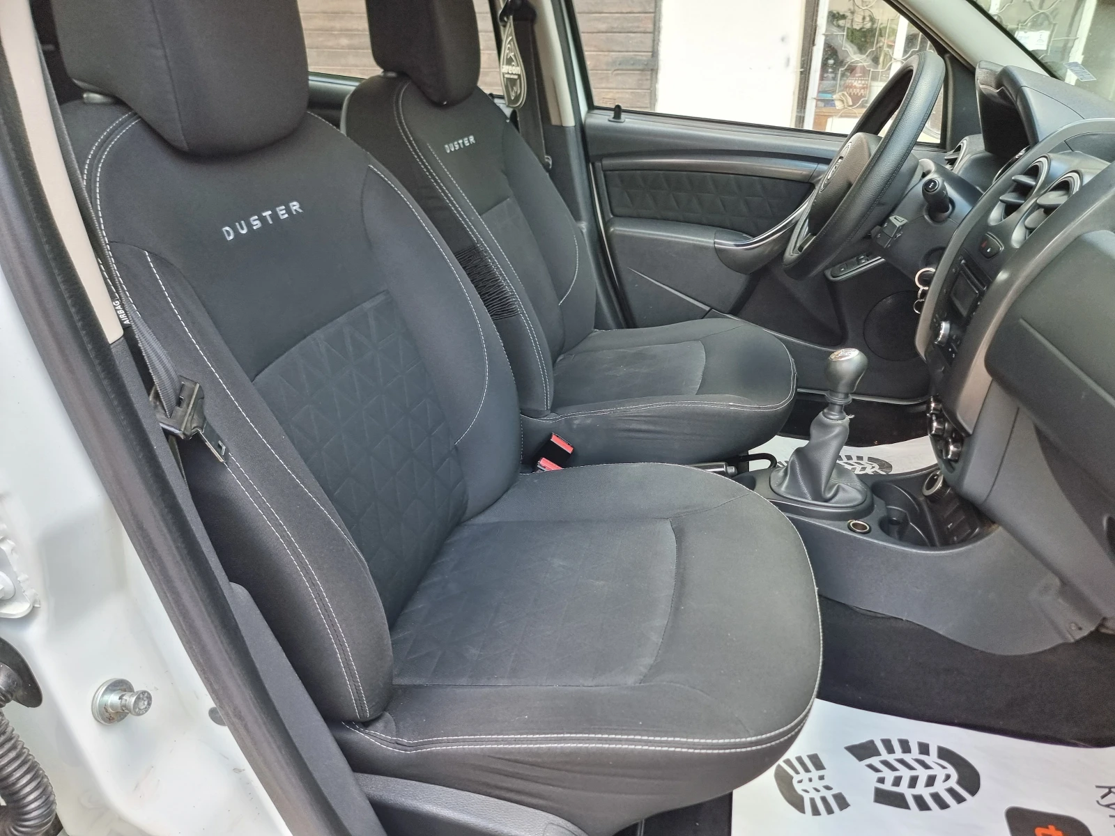 Dacia Duster 1.5dci* 4X4* , снимка 11 - Автомобили и джипове - 56160972