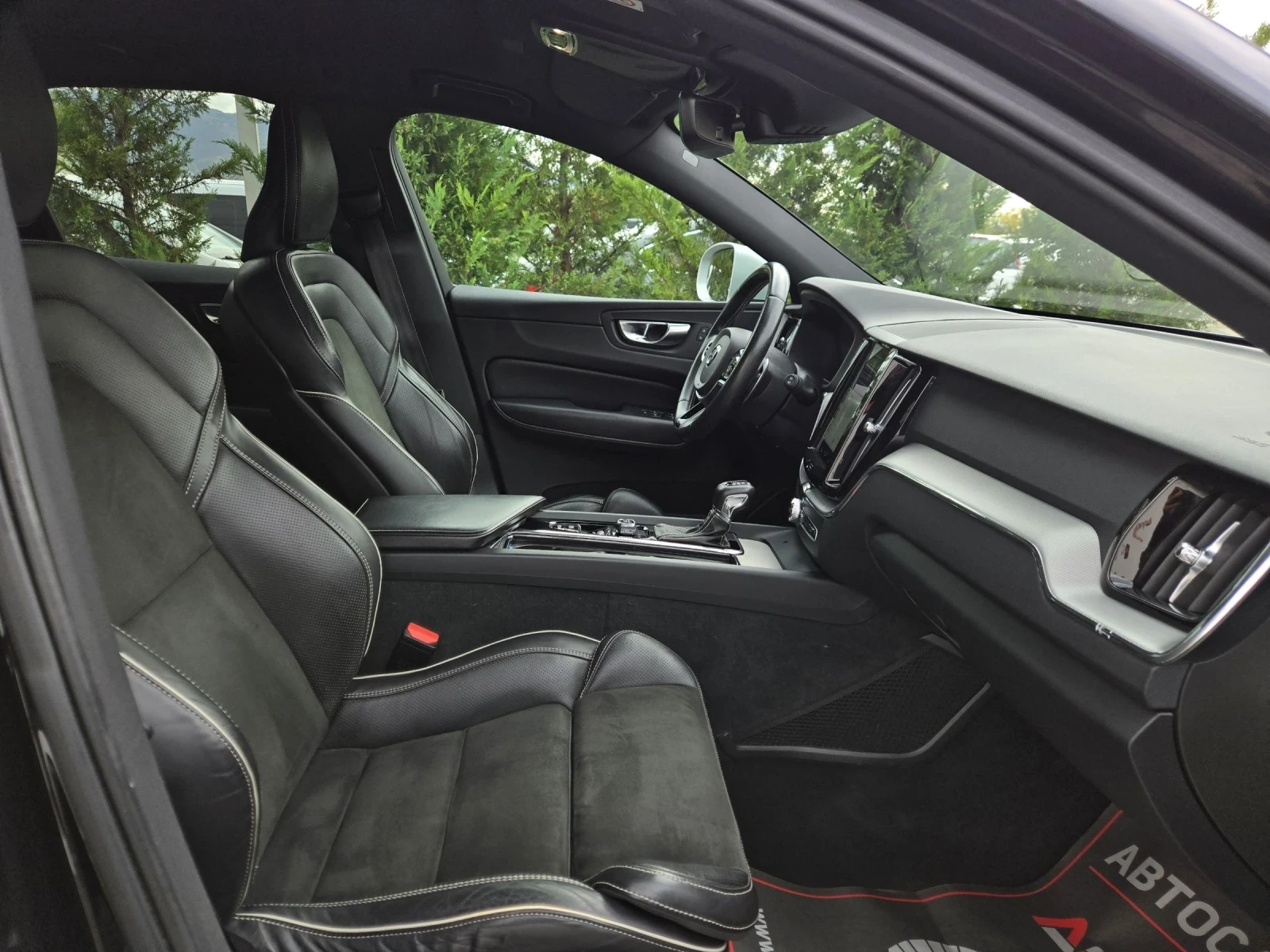 Volvo XC60 2.0D-190��/R-DESIGN/DIGITAL/DISTRONIC/FULL LED/AWD | Mobile.bg � ����������� 14
