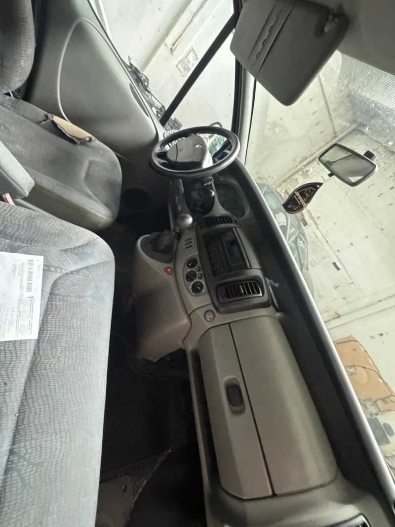 Renault Trafic 2.5dci 140hp, снимка 9 - Бусове и автобуси - 52189125