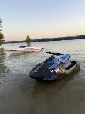Джет Bombardier Sea Doo Spark Trixx 3up, снимка 1