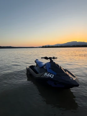 Джет Bombardier Sea Doo Spark Trixx 3up, снимка 2