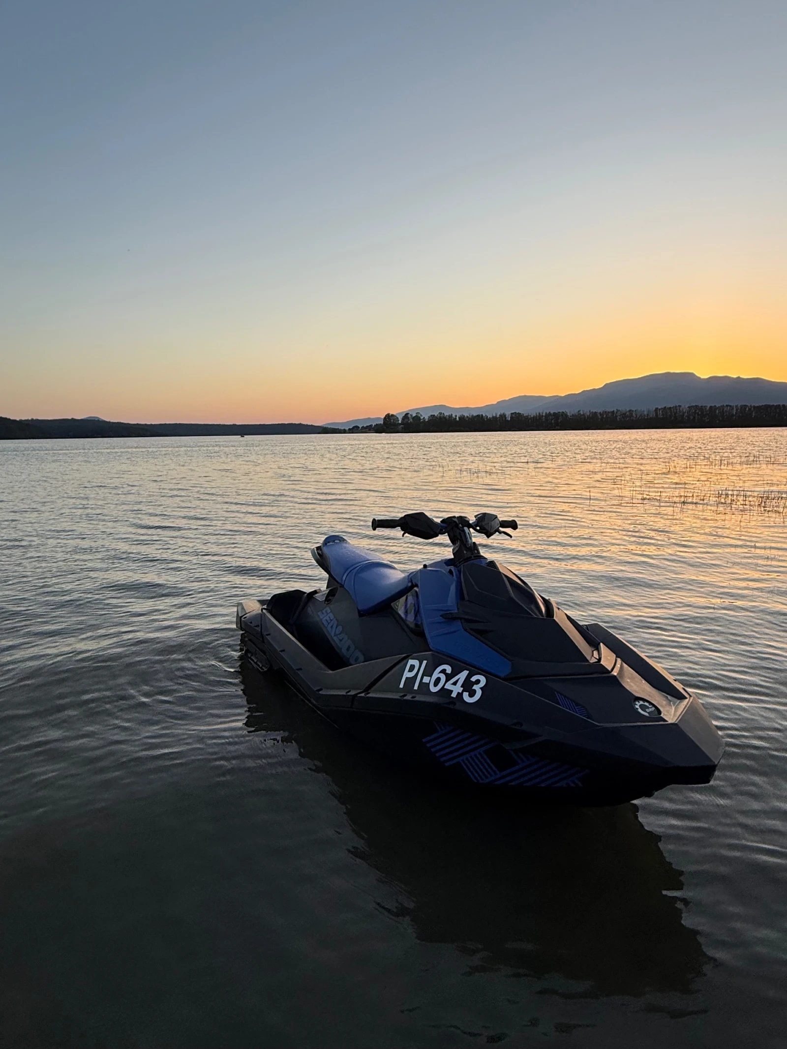 Джет Bombardier Sea Doo Spark Trixx 3up, снимка 2 - Воден транспорт - 55724600