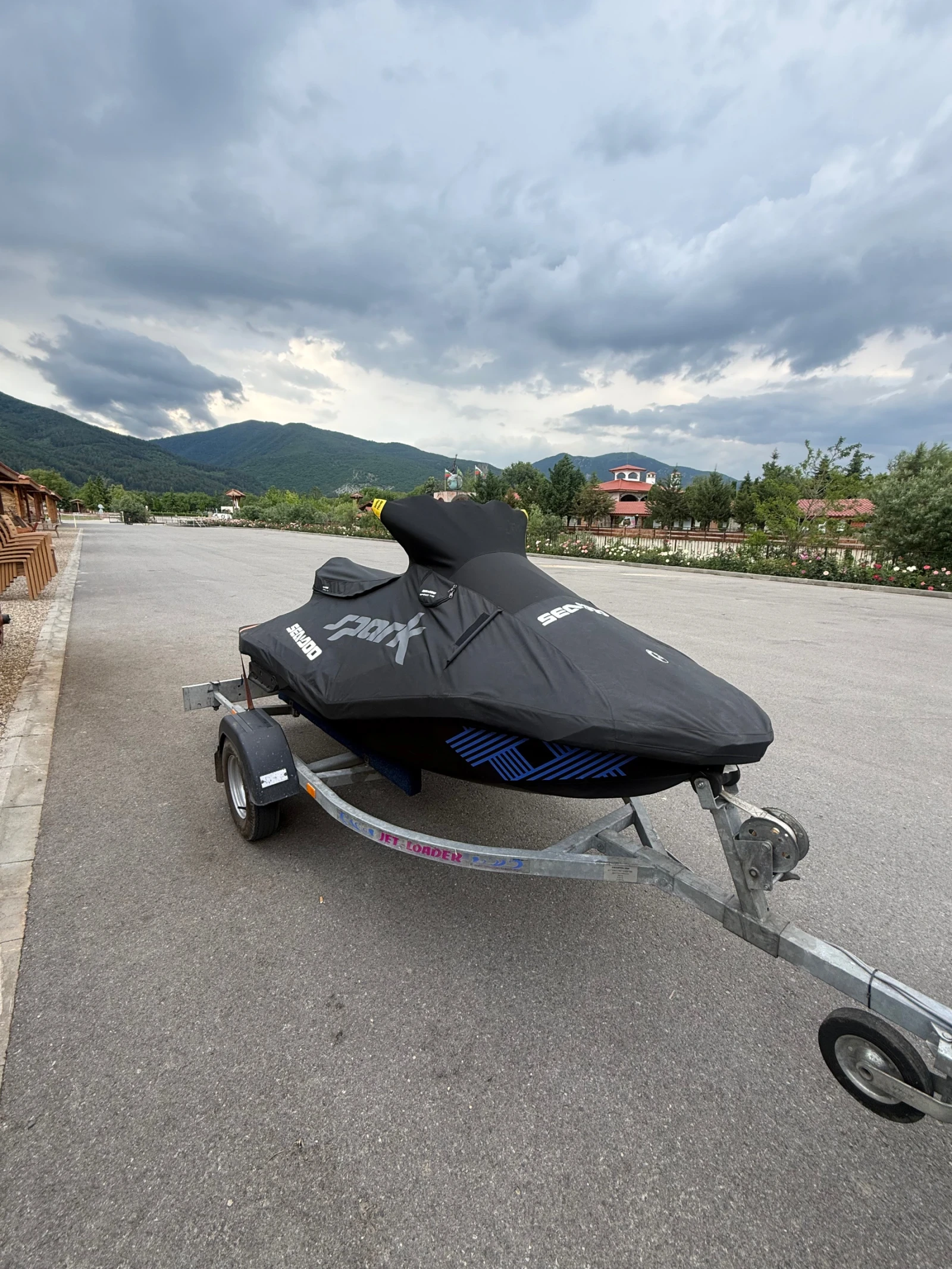 Джет Bombardier Sea Doo Spark Trixx 3up, снимка 3 - Воден транспорт - 55724600