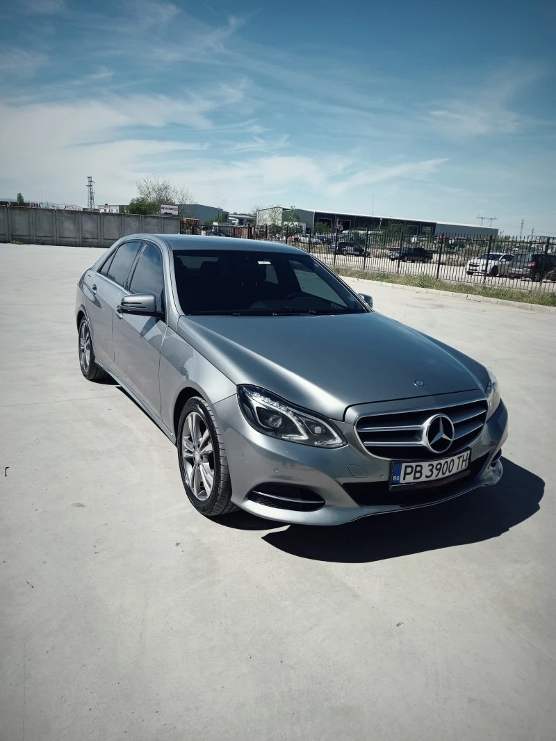 Mercedes-Benz E 220, снимка 1 - Автомобили и джипове - 49488628