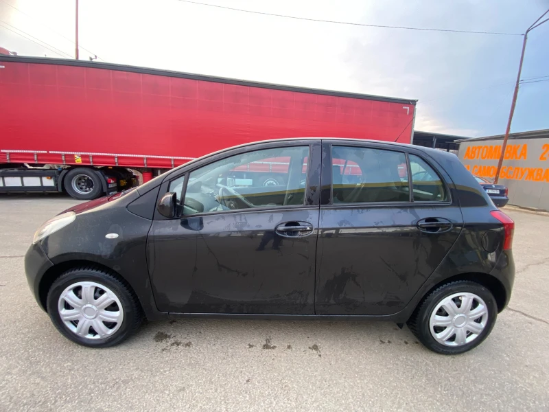 Toyota Yaris, снимка 2 - Автомобили и джипове - 48688472