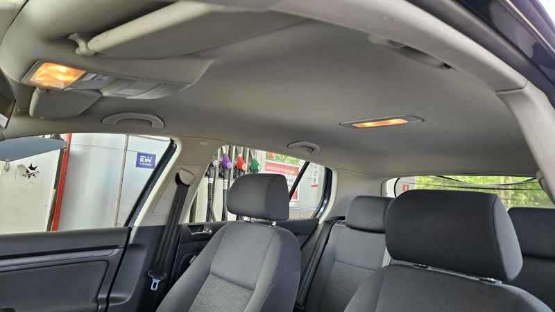 VW Golf 1.6 бензин / 102hp / Перфектен , снимка 14 - Автомобили и джипове - 51036247