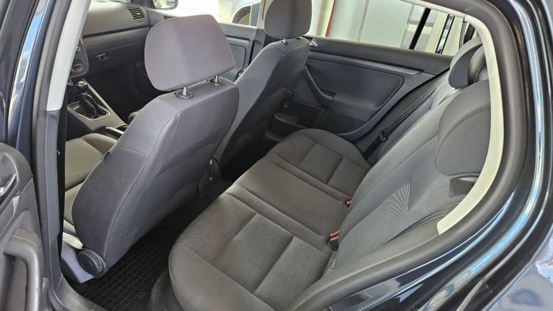 VW Golf 1.6 бензин / 102hp / Перфектен , снимка 13 - Автомобили и джипове - 51036247