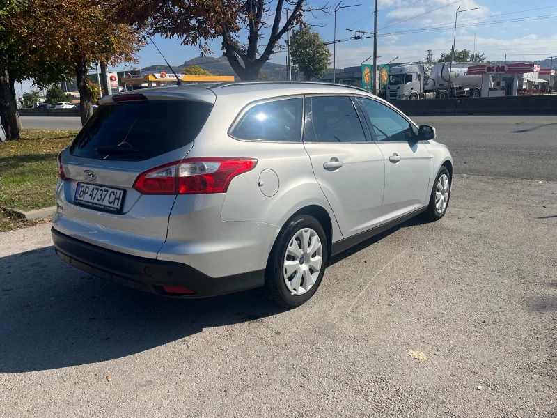 Ford Focus 1.6 benzin Обслужена, снимка 4 - Автомобили и джипове - 52077115