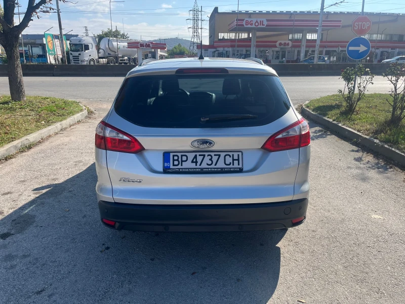 Ford Focus 1.6 benzin Обслужена, снимка 5 - Автомобили и джипове - 52077115