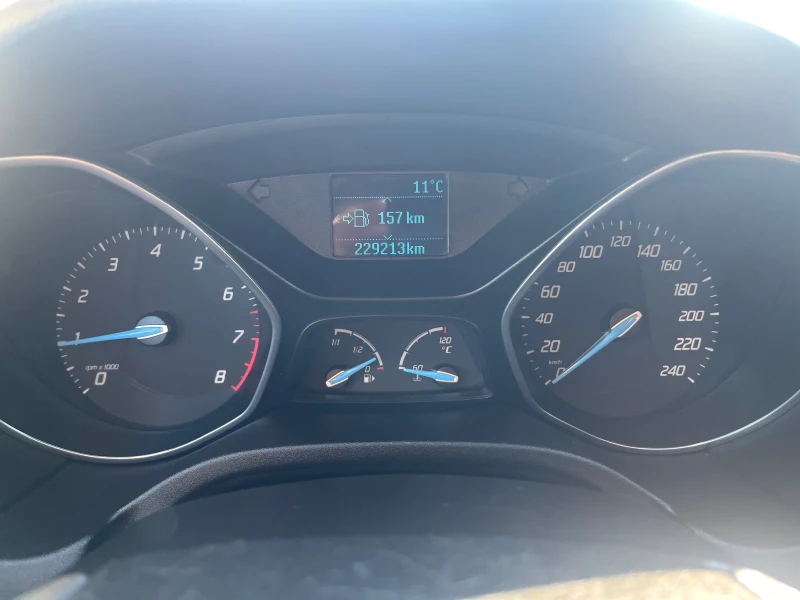 Ford Focus 1.6 benzin Обслужена, снимка 8 - Автомобили и джипове - 52077115