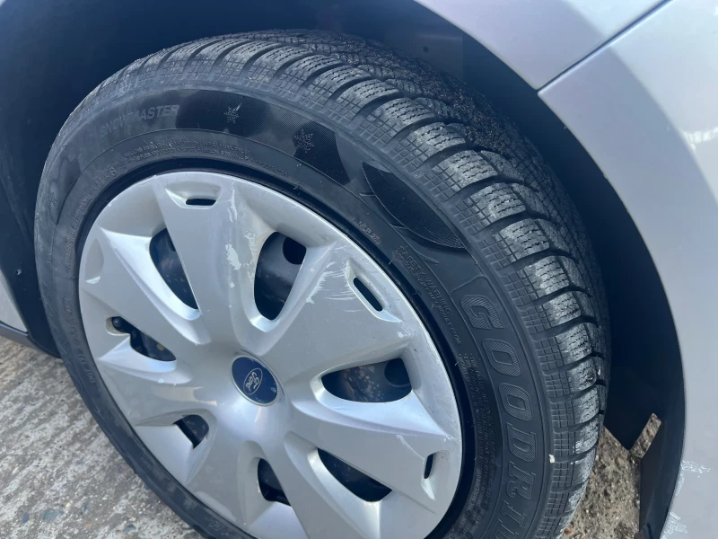Ford Focus 1.6 benzin Обслужена, снимка 13 - Автомобили и джипове - 52077115