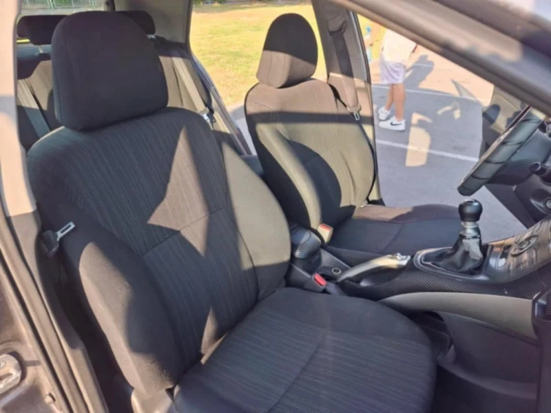Toyota Auris, снимка 13 - Автомобили и джипове - 52216699