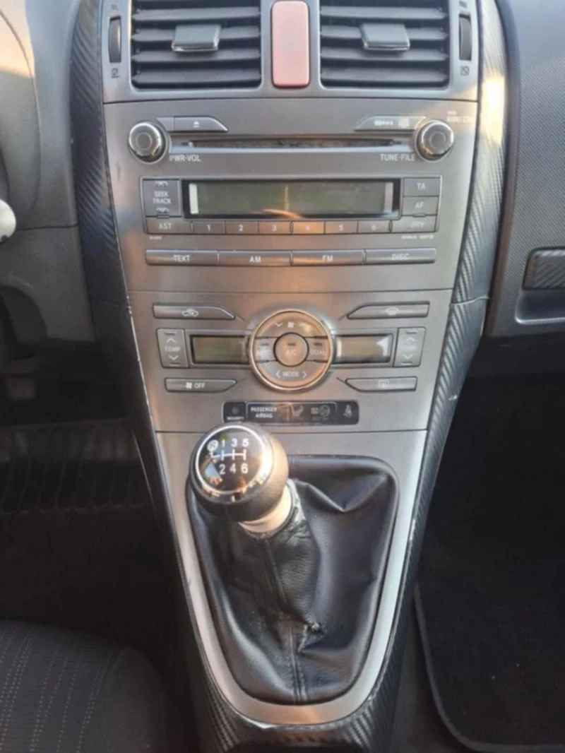 Toyota Auris, снимка 8 - Автомобили и джипове - 52216699