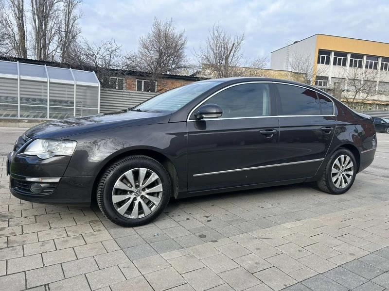 VW Passat, снимка 2 - Автомобили и джипове - 52679642