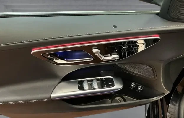 Mercedes-Benz C 400 e 4Matic = AMG Line = Advanced Plus Гаранция, снимка 5 - Автомобили и джипове - 53590877