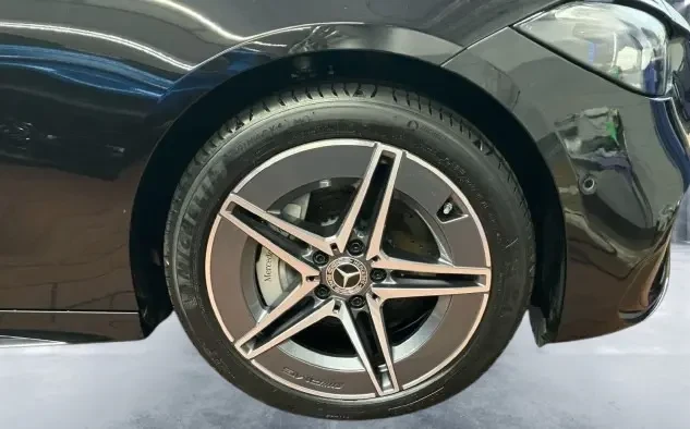 Mercedes-Benz C 400 e 4Matic = AMG Line = Advanced Plus Гаранция, снимка 4 - Автомобили и джипове - 53590877