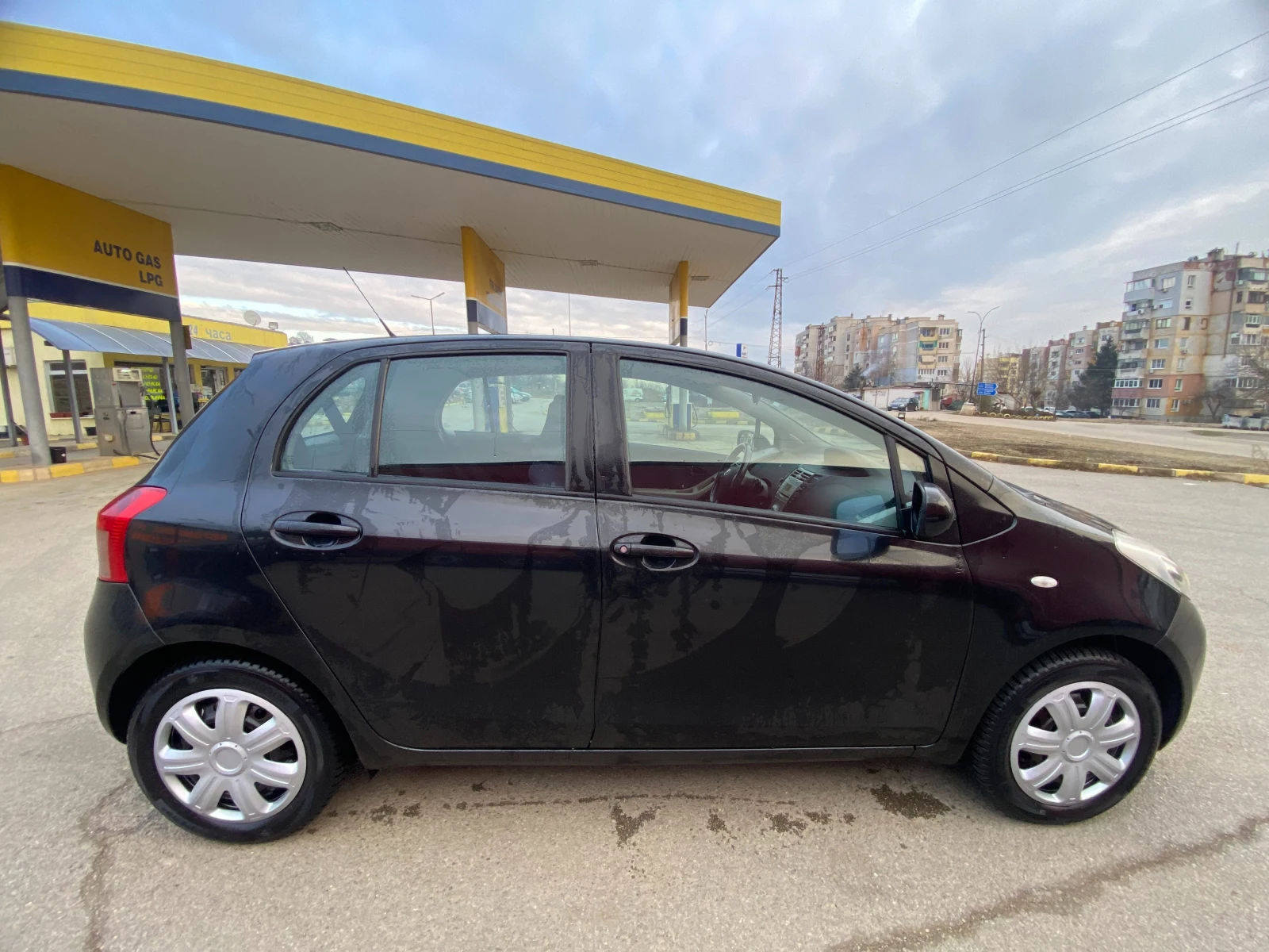 Toyota Yaris  - изображение 6