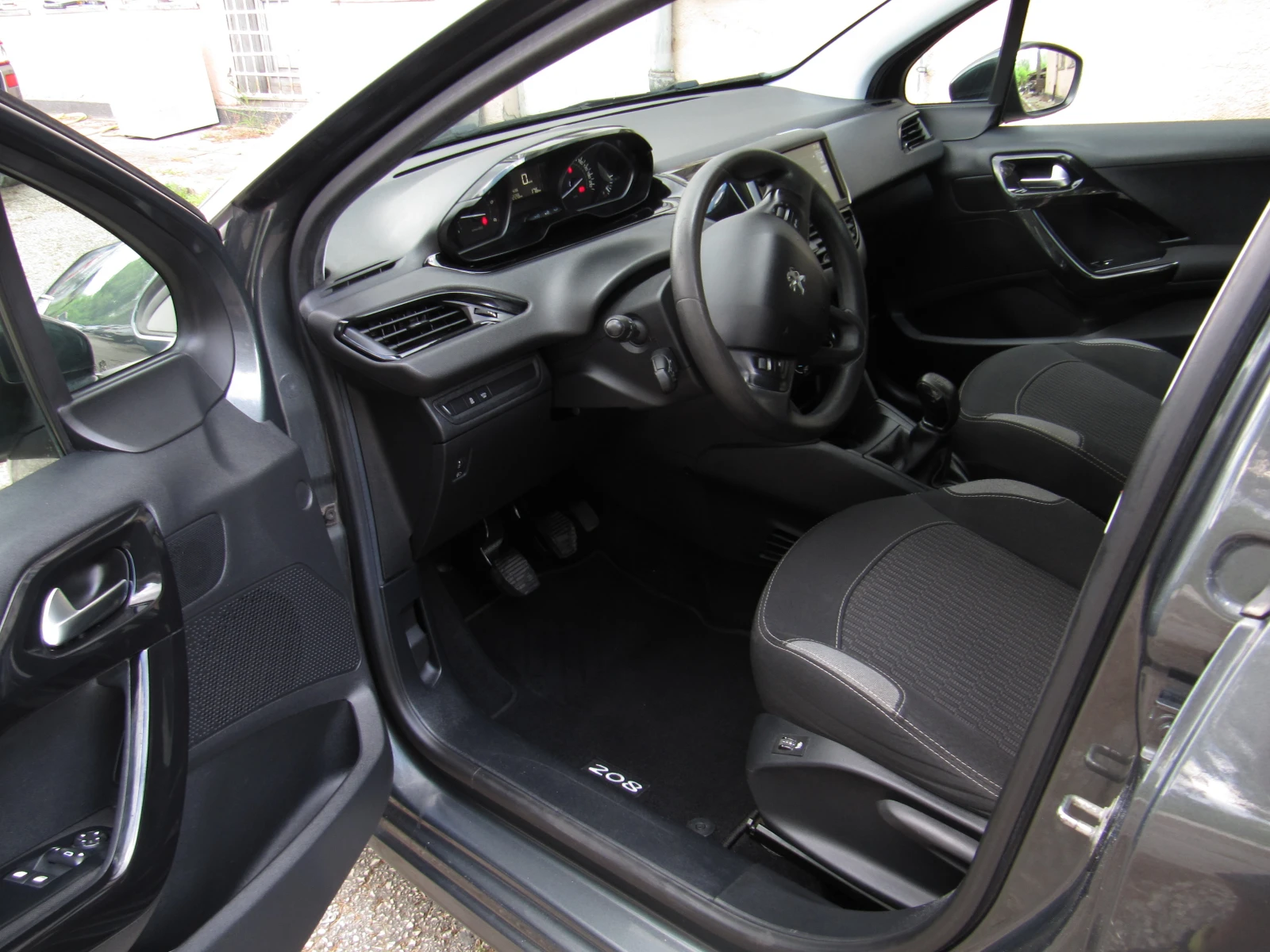Peugeot 208 1.6HDI face 100k.c. EURO6b - изображение 9