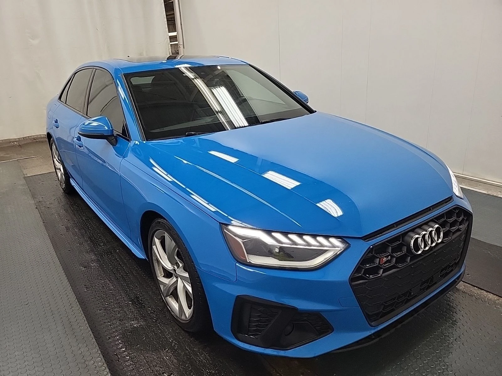 Audi S4 RECARO Син Шев * Quattro* АвтоКредит* (ЦЕНА ДО БГ), снимка 2 - Автомобили и джипове - 54129204