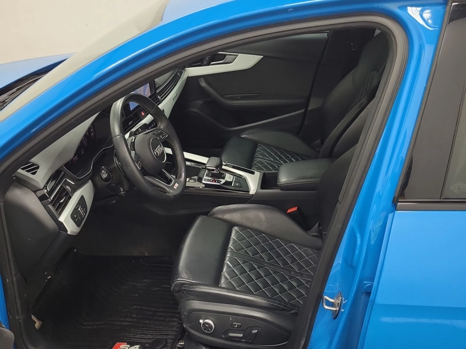 Audi S4 RECARO Син Шев * Quattro* АвтоКредит* (ЦЕНА ДО БГ), снимка 6 - Автомобили и джипове - 54129204