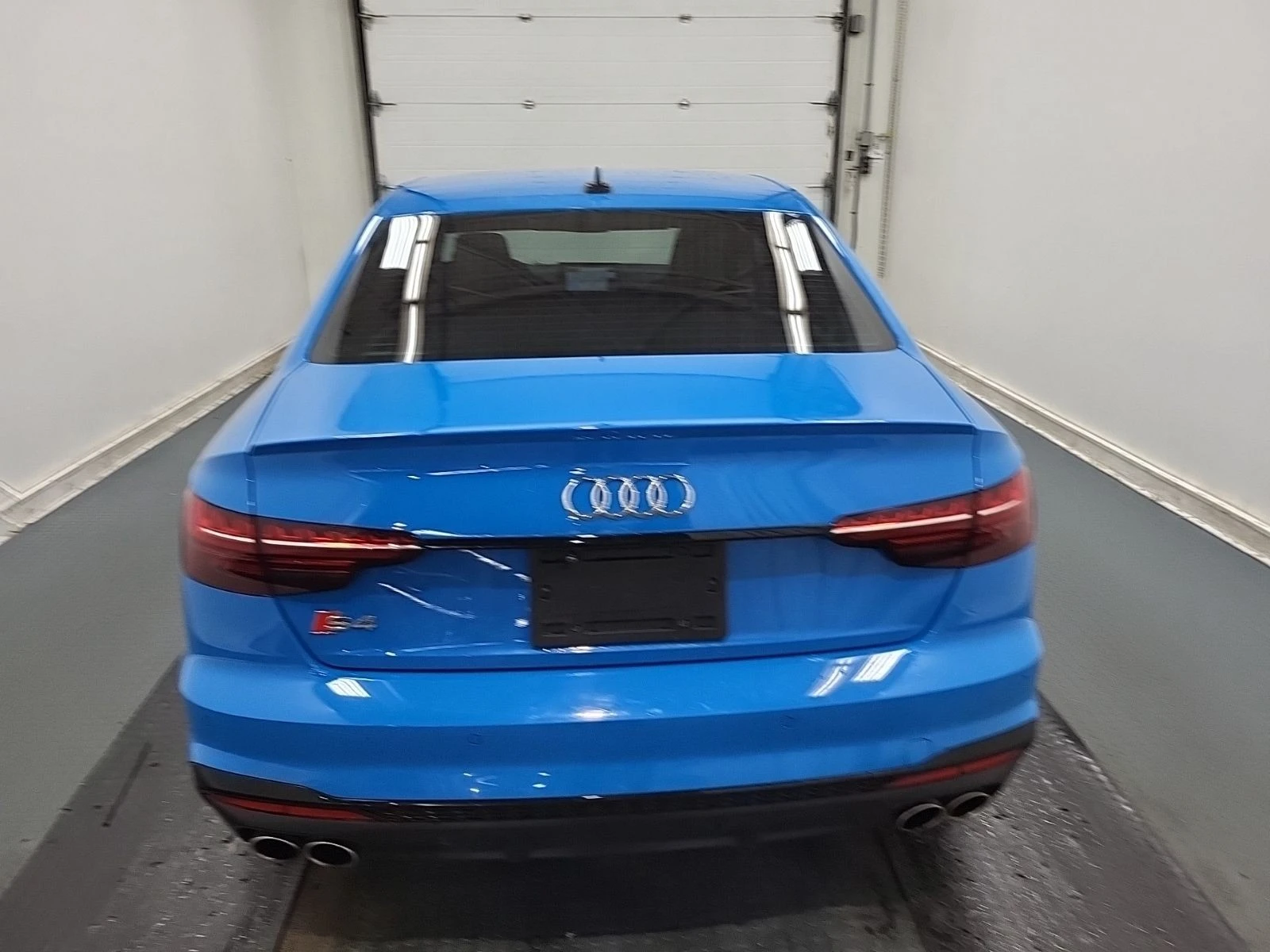 Audi S4 RECARO Син Шев * Quattro* АвтоКредит* (ЦЕНА ДО БГ), снимка 4 - Автомобили и джипове - 54129204